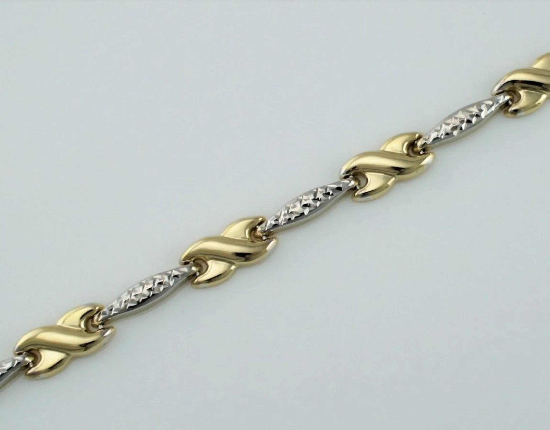 9ct Yellow & White Gold Diamond Cut Fancy Cross Link Bracelet 7.5"