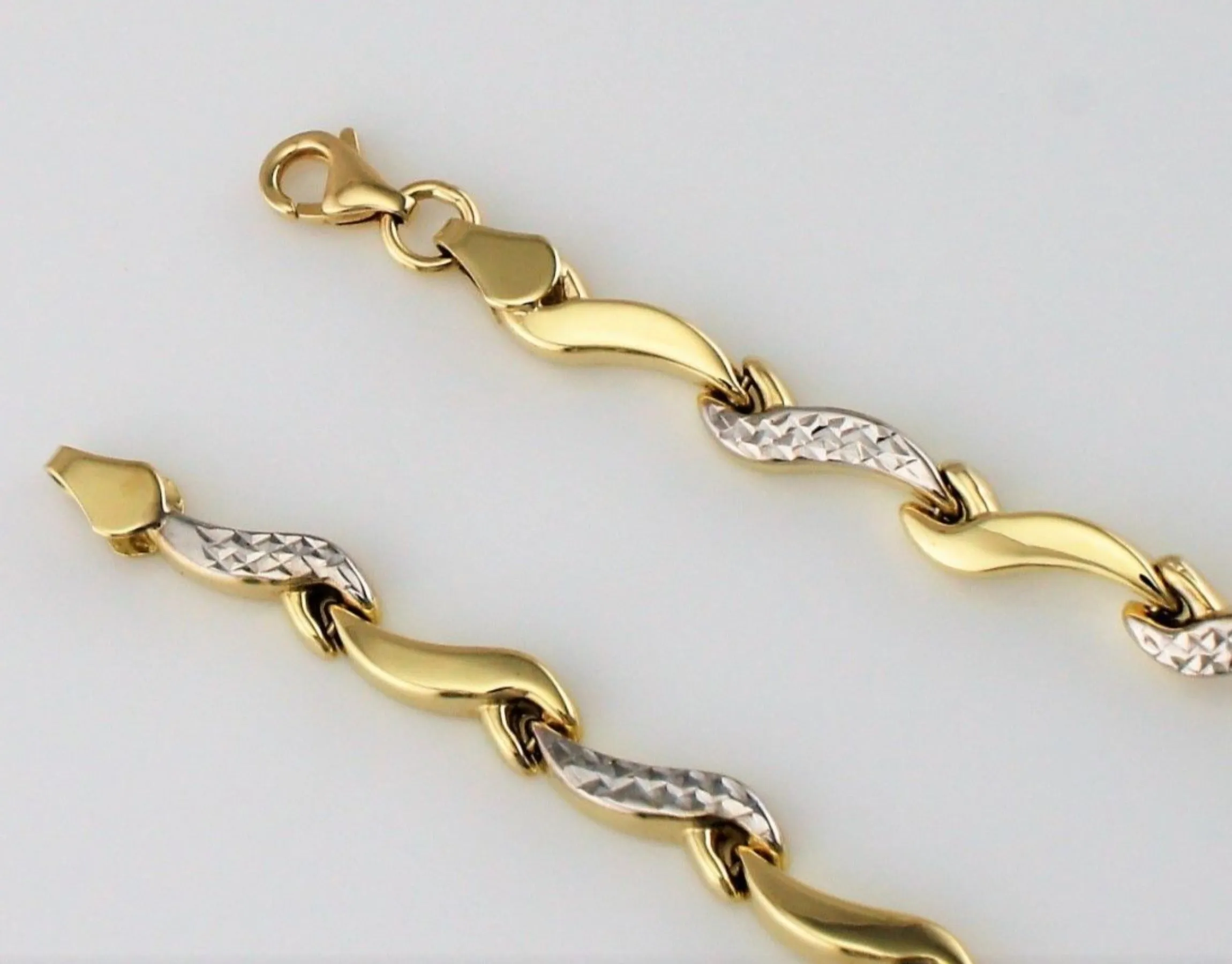 9ct Yellow & White Gold Diamond Cut Wave Link Bracelet  7.5"