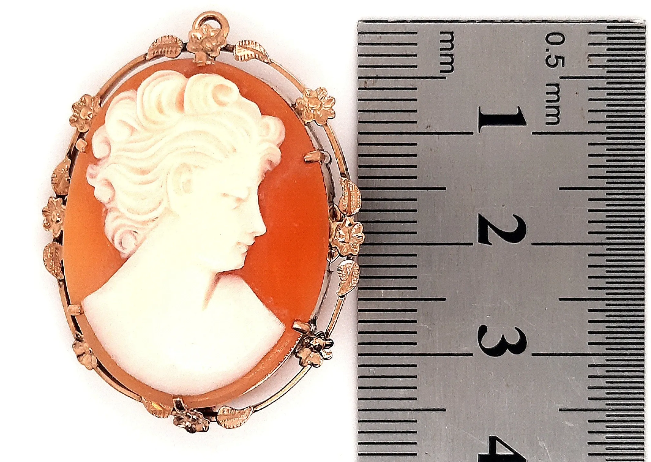 9ct Yellow Gold Hand Carved Cameo Brooch