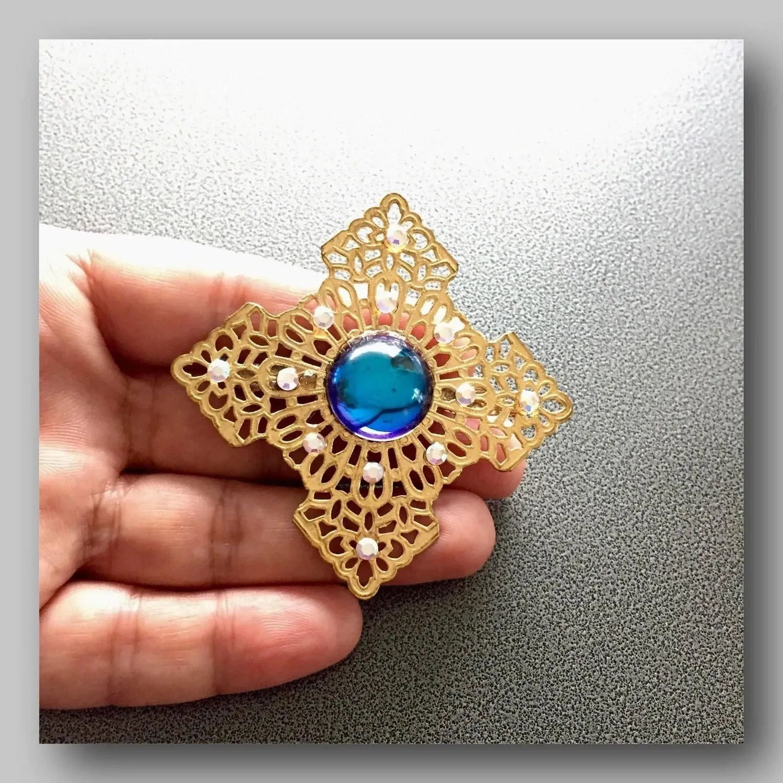 Diane Lauren gold tone filigree brooch