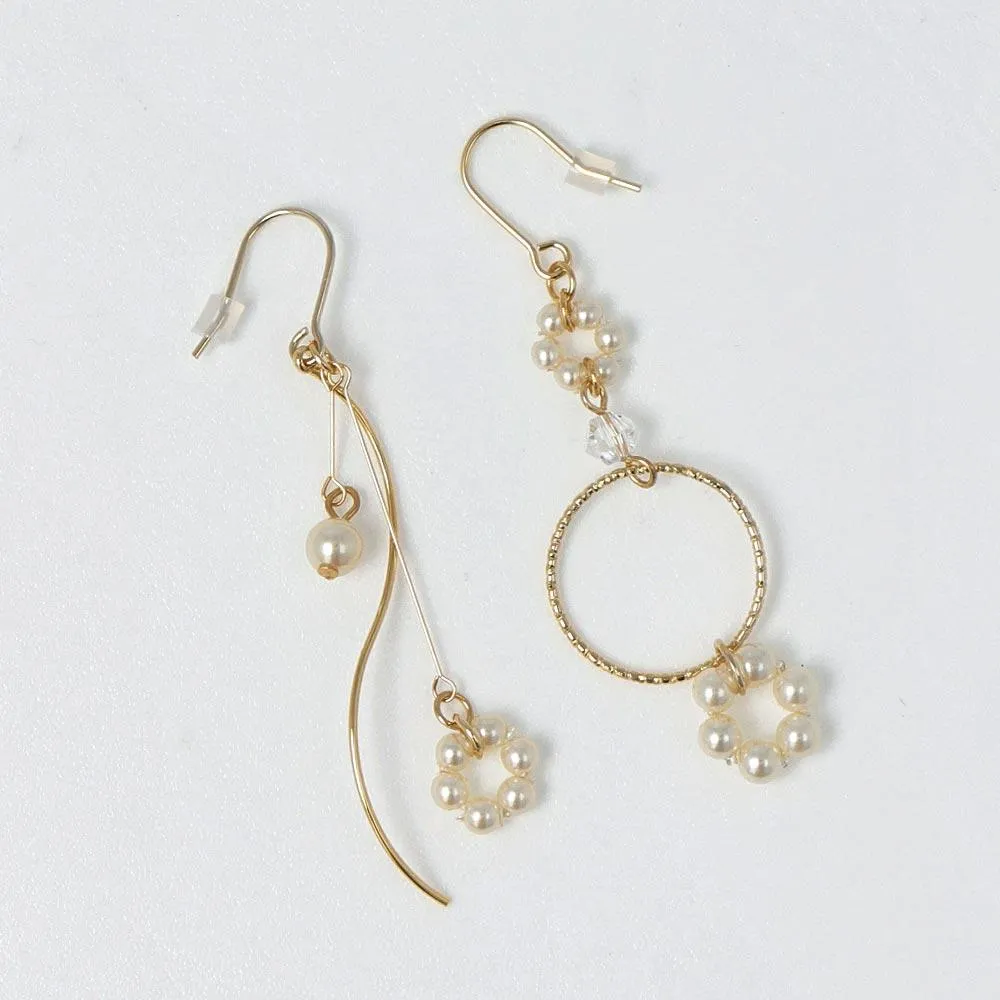 Nostalgic Pearl Flower Mismatch Earrings