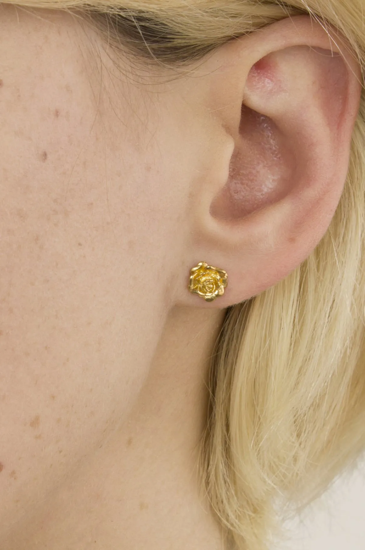 Rosa Damasca Stud Earrings Gold Plate