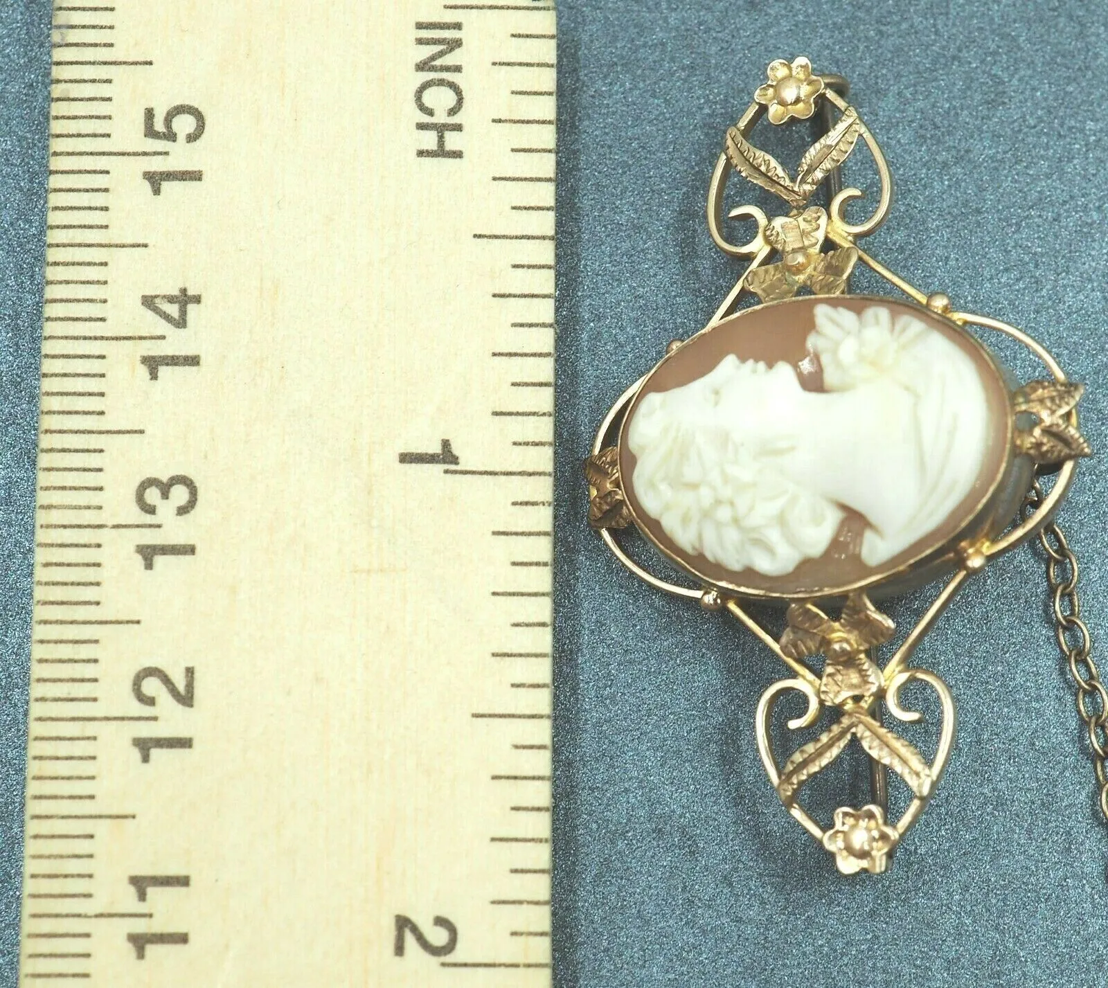 Shell Cameo 9ct Yellow Gold Brooch with Safety Chain & Pin