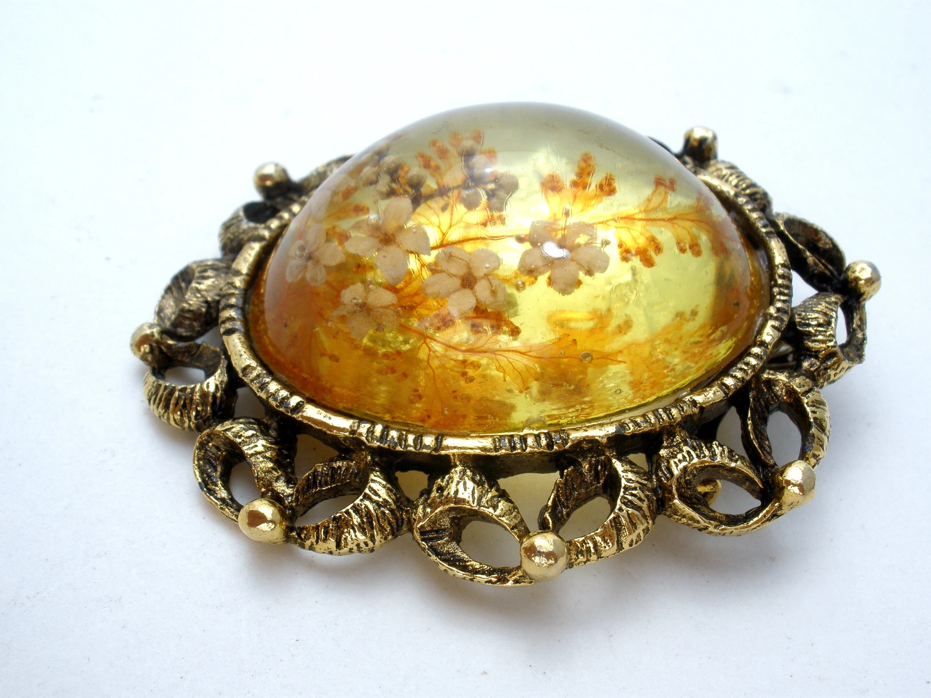 Vintage Lucite Flower Pendant Brooch